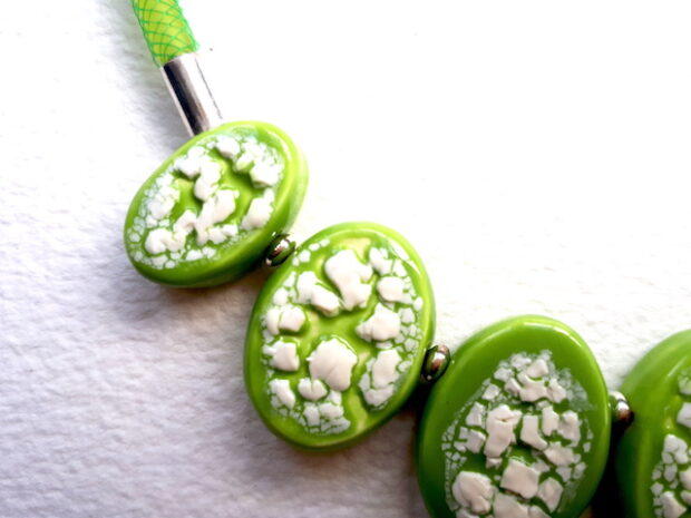 Green:White Crackle Ovals